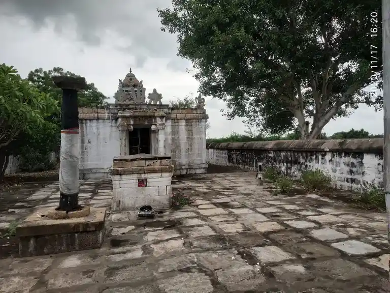 Arulmigu Varatharaja Perumal Temple, Elumur - 621116 Arulmigu Varatharaja perumal Temple, Elumur - 621116, Perambalur - Ancient Temple Architecture and History Image 4