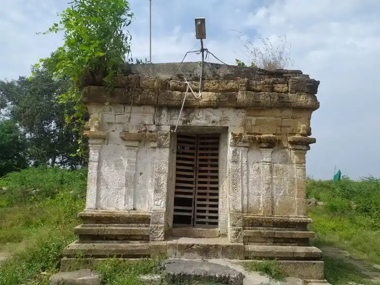 Arulmigu Varatharaja Perumal Temple, Kiliyur - 621717 அருள்மிகு வரதராஜப்பெருமாள் திருக்கோயில், பெருமத்தூர் கிளியூர் - 621717, Perambalur - Ancient Temple Architecture and History Image 2