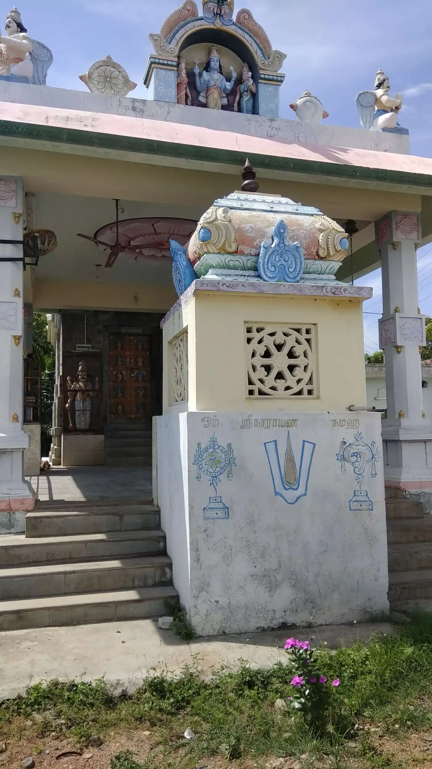 Arulmigu Varatharaja Perumal Temple, Kolumamkondan - 624617