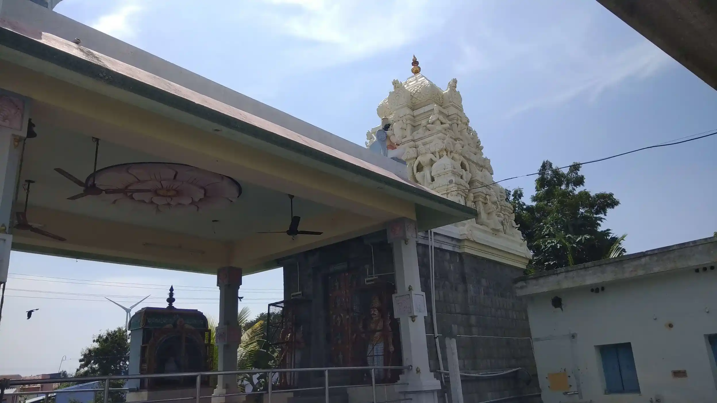 Arulmigu Varatharaja Perumal Temple, Kolumamkondan - 624617 அருள்மிகு வரதராஜப்பெருமாள் திருக்கோயில், Kolumamkondan - 624617, Dindigul - Ancient Temple Architecture and History Image 2
