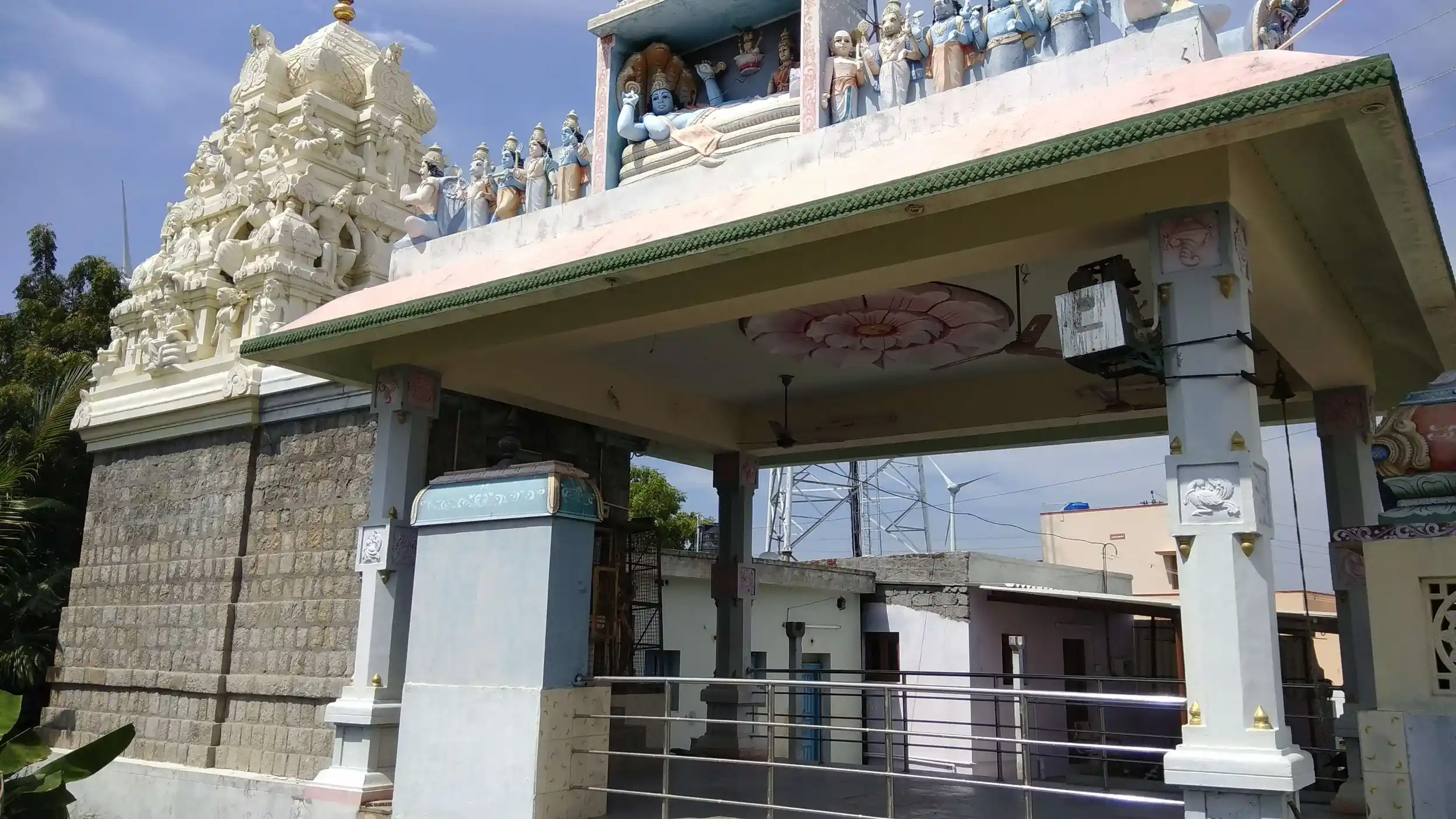 Arulmigu Varatharaja Perumal Temple, Kolumamkondan - 624617 அருள்மிகு வரதராஜப்பெருமாள் திருக்கோயில், Kolumamkondan - 624617, Dindigul - Ancient Temple Architecture and History Image 3