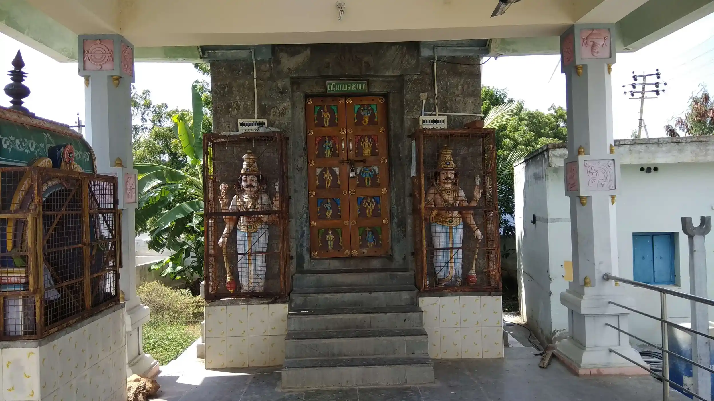 Arulmigu Varatharaja Perumal Temple, Kolumamkondan - 624617 அருள்மிகு வரதராஜப்பெருமாள் திருக்கோயில், Kolumamkondan - 624617, Dindigul - Ancient Temple Architecture and History Image 5