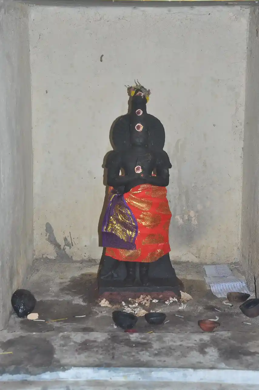 Arulmigu Varatharaja Perumal Temple, Melavazhakkarai - 610204 அருள்மிகு வரதராஜப்பெருமாள் திருக்கோயில், Melavazhakkarai - 610204, Nagapattinam - Ancient Temple Architecture and History Image 3