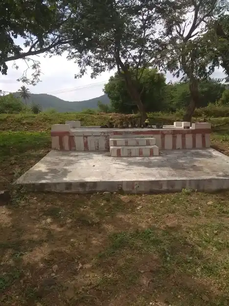 Arulmigu Varatharaja Perumal Temple, Mettupatti, Mettupatti - 625503 அருள்மிகு வரதராஜப் பெருமாள் திருக்கோயில், Mettupatti, Mettupatti - 625503, Madurai - Ancient Temple Architecture and History Image 3