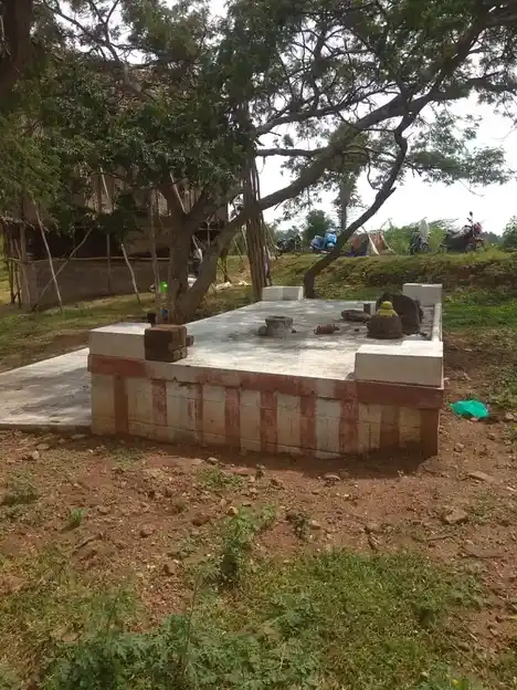 Arulmigu Varatharaja Perumal Temple, Mettupatti, Mettupatti - 625503 அருள்மிகு வரதராஜப் பெருமாள் திருக்கோயில், Mettupatti, Mettupatti - 625503, Madurai - Ancient Temple Architecture and History Image 4