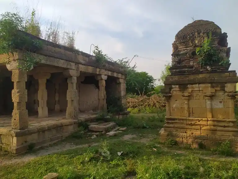 Arulmigu Varatharaja Perumal Temple, Paravai - 621717 Arulmigu Varatharaja Perumal Temple, Paravai - 621717, Perambalur - Ancient Temple Architecture and History Image 5