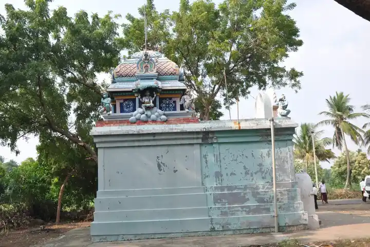 Arulmigu Varatharaja Perumal Temple, Pasuvappattirajapuram, Rajapuram - 639203 அருள்மிகு வரதராஜப்பெருமாள் திருக்கோயில், Pasuvappattirajapuram, Rajapuram - 639203, Karur - Ancient Temple Architecture and History Image 4