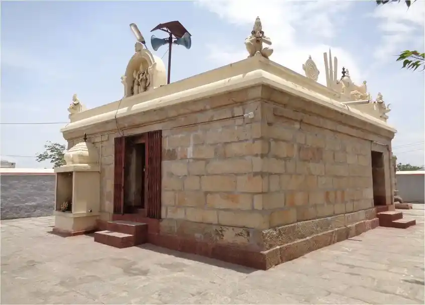 Arulmigu Varatharaja Perumal Temple, Sar.Periyapalayam - 641601 அருள்மிகு வரதராசப்பெருமாள் திருக்கோயில், Sar.Periyapalayam - 641601, Tiruppur - Ancient Temple Architecture and History Image 3