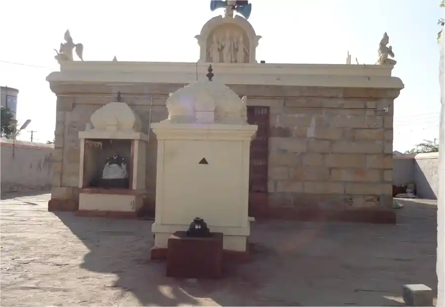 Arulmigu Varatharaja Perumal Temple, Sar.Periyapalayam - 641601 அருள்மிகு வரதராசப்பெருமாள் திருக்கோயில், Sar.Periyapalayam - 641601, Tiruppur - Ancient Temple Architecture and History Image 4