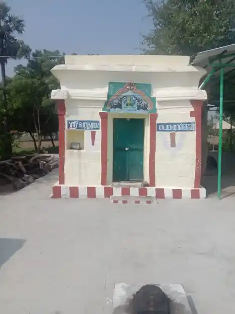 Arulmigu Varatharaja Perumal Temple, T.Kokulam - 625022 Arulmigu Varatharaja Perumal Temple, T.Kokulam - 625022, Madurai - Ancient Temple Architecture and History Image 4