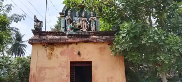 Arulmigu Varatharaja Perumal Temple, Vadakadambangudi - 611104 அருள்மிகுவரதராஜப்பெருமாள் திருக்கோயில், Vadakadambangudi - 611104, Nagapattinam - Ancient Temple Architecture and History Image 2