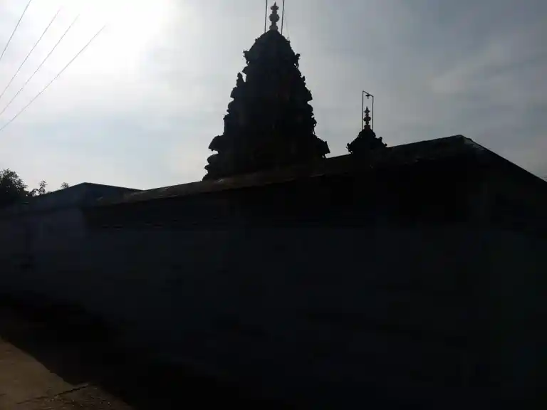Arulmigu Varatharaja Perumal Temple, Vadugam - 637407 அருள்மிகு வரதராஜப் பெருமாள் திருக்கோயில், Vadugam - 637407, Namakkal - Ancient Temple Architecture and History Image 2