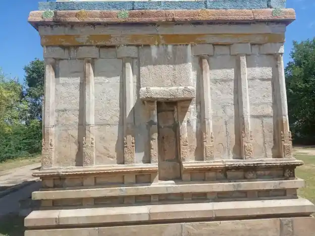 Arulmigu Varatharaja Perumal Temple, Vattanur, Vattanur - 614630 அருள்மிகு வரதராஜப்பெருமாள் திருக்கோயில், வேட்டனுார், அறந்தாங்கி வட்டம் - 614630, Pudukkottai - Ancient Temple Architecture and History Image 4