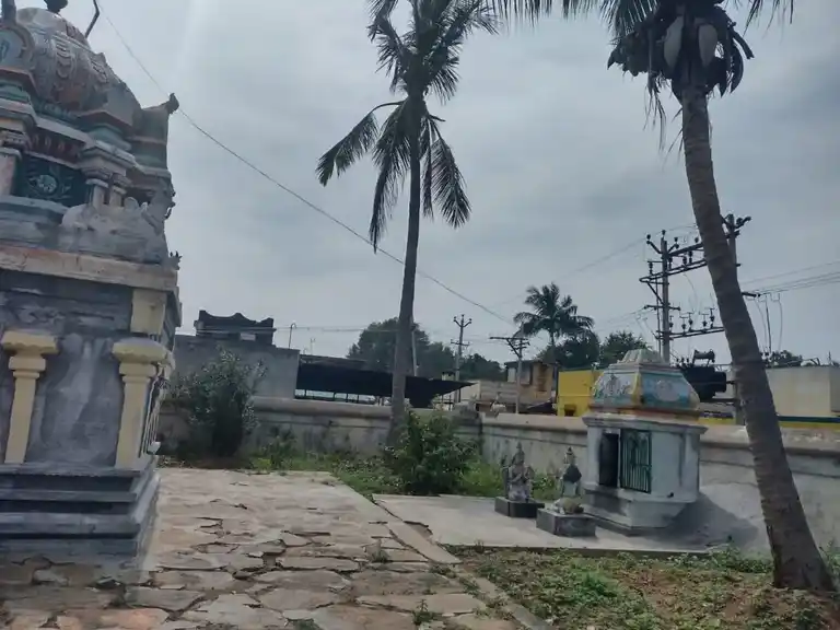 Arulmigu Varatharajaperumal Margasagayaeswarar Temple, Kazvannkampadi - 606707 அருள்மிகு வரதராஜப்பெருமாள் மற்றும் மார்க்கசகாய ஈஸ்வரர் திருக்கோயில், Kazvannkampadi - 606707, Tiruvannamalai - Ancient Temple Architecture and History Image 6