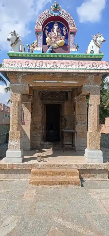 Arulmigu Varatharajaperumal Temple, Alundhalaipoor - 621712 Temple