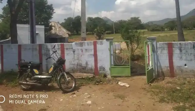 Arulmigu Varatharajaperumal Temple, Kalvarpatti - 624711 அருள்மிகு வரதராஜப்பெருமாள் திருக்கோயில், Kalvarpatti - 624711, Dindigul - Ancient Temple Architecture and History Image 3