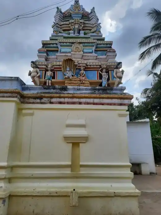 Arulmigu Varatharajaperumal Temple, Kollanagamangalam - 635104 அருள்மிகு வரதராஜப்பெருமாள் திருக்கோயில், கொல்லநாகமங்கலம் - 635104, Krishnagiri - Ancient Temple Architecture and History Image 2