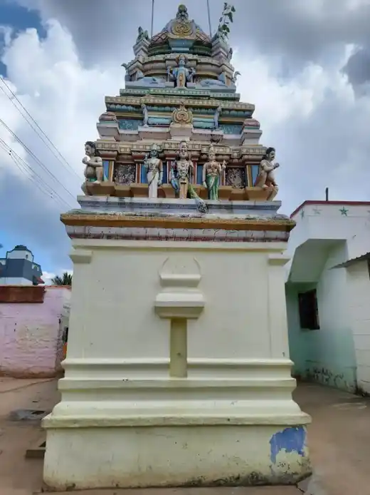 Arulmigu Varatharajaperumal Temple, Kollanagamangalam - 635104 அருள்மிகு வரதராஜப்பெருமாள் திருக்கோயில், கொல்லநாகமங்கலம் - 635104, Krishnagiri - Ancient Temple Architecture and History Image 4