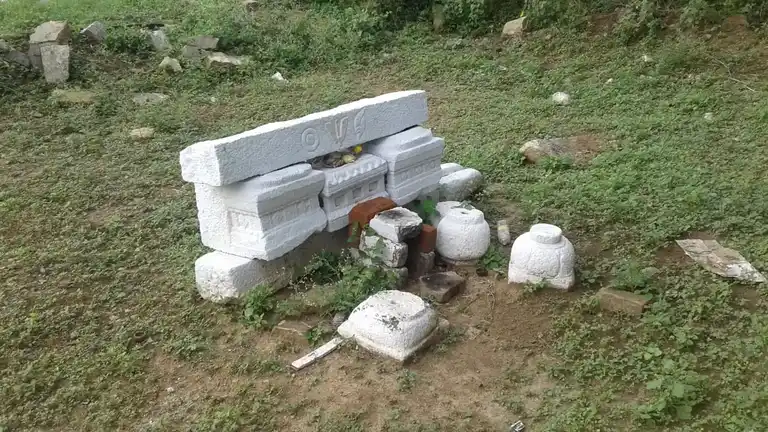 Arulmigu Varatharajaperumal Temple, Koombur - 624710 அருள்மிகு வரதராஜப்பெருமாள் திருக்கோயில், கூம்பூர் - 624710, Dindigul - Ancient Temple Architecture and History Image 5