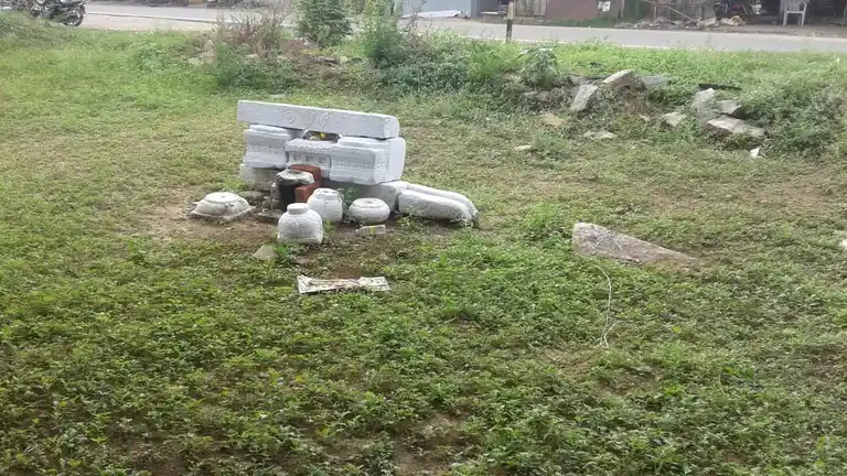 Arulmigu Varatharajaperumal Temple, Koombur - 624710 அருள்மிகு வரதராஜப்பெருமாள் திருக்கோயில், கூம்பூர் - 624710, Dindigul - Ancient Temple Architecture and History Image 9