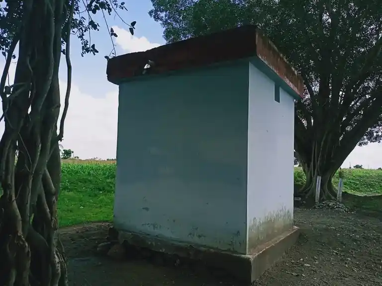 Arulmigu Varatharajaperumal Temple, Kumilangulam, Kumilangulam - 626130 அருள்மிகு வரதராஜப் பெருமாள் திருக்கோயில், குமிழங்குளம், குமிழங்குளம் - 626130, Virudhunagar - Ancient Temple Architecture and History Image 4