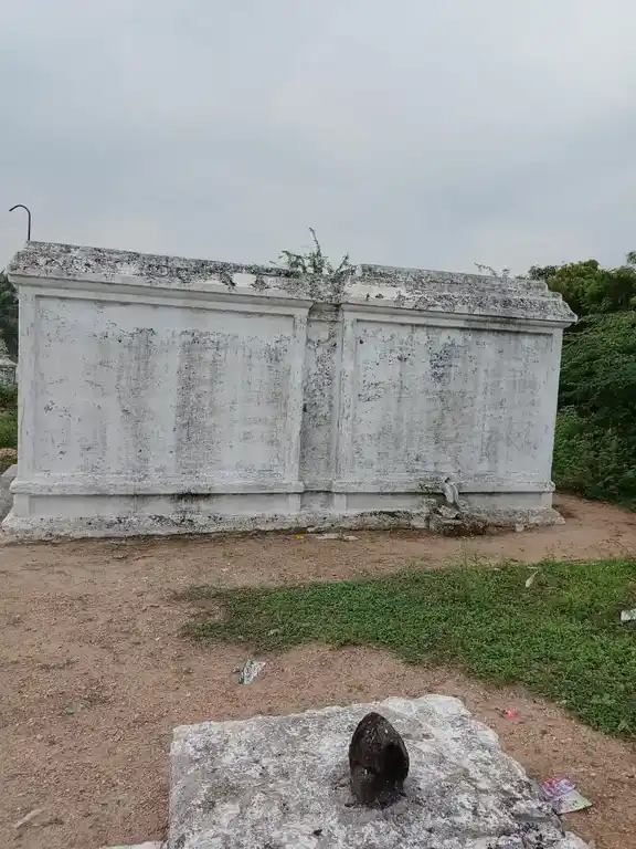 Arulmigu Varatharajaperumal Temple, Mungil Thozhuluvu - 642202 அருள்மிகு வரதராஜப்பெருமாள் திருக்கோயில், Mungil Thozhuluvu - 642202, Tiruppur - Ancient Temple Architecture and History Image 2