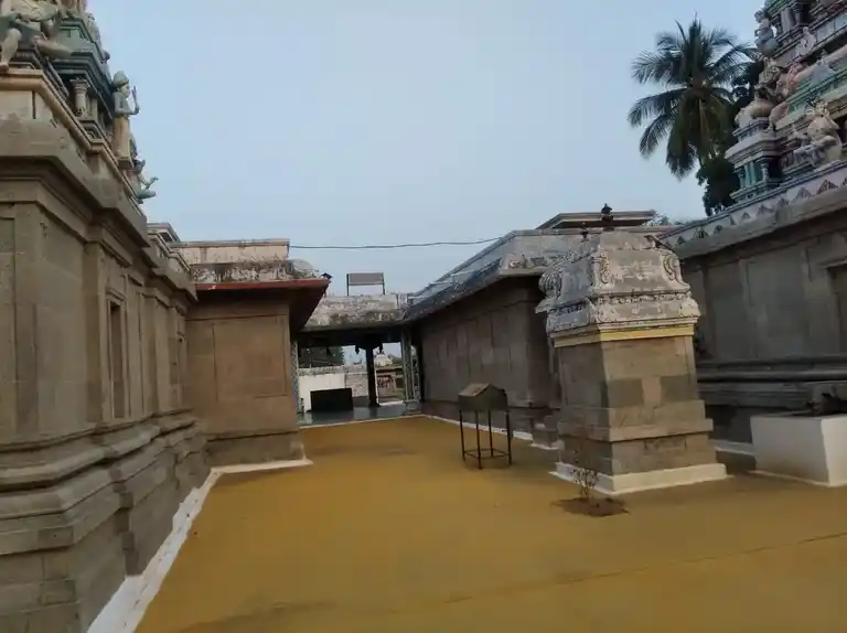 Arulmigu Varatharajaperumal Temple, Nathakadaiur - 638108 அருள்மிக வரதராஜப்பெருமாள் திருக்கோயில், நத்தக்காடையூர் - 638108, Tiruppur - Ancient Temple Architecture and History Image 2