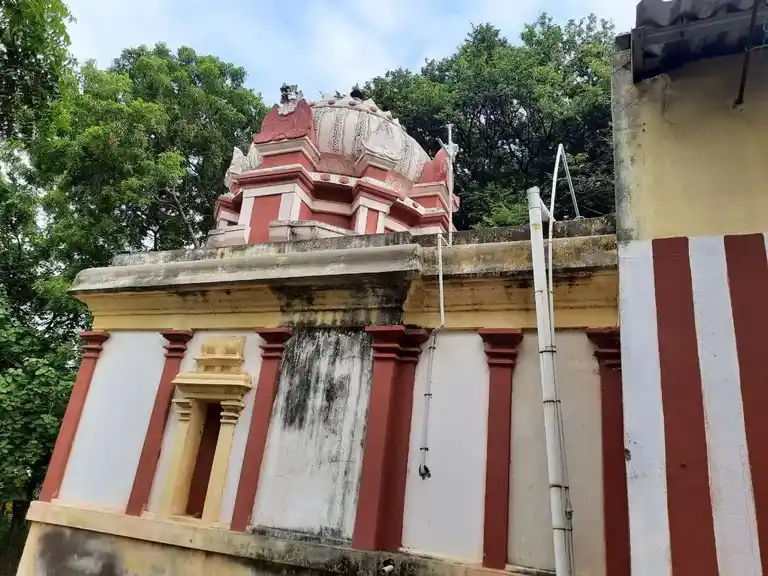 Arulmigu Varatharajaperumal Temple, Nerungilakudi, Nerungilakudi - 621105 அருள்மிகு வரதராஜப்பெருமாள் திருக்கோவில், நெருஞ்சிலங்குடி, நெருஞ்சிலங்குடி - 621105, Thiruchirappalli - Ancient Temple Architecture and History Image 3