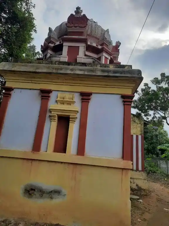 Arulmigu Varatharajaperumal Temple, Nerungilakudi, Nerungilakudi - 621105 அருள்மிகு வரதராஜப்பெருமாள் திருக்கோவில், நெருஞ்சிலங்குடி, நெருஞ்சிலங்குடி - 621105, Thiruchirappalli - Ancient Temple Architecture and History Image 5