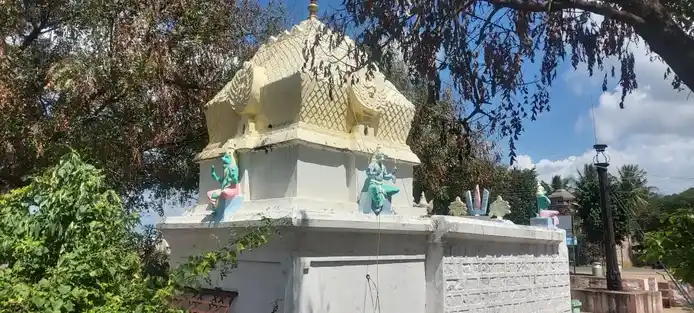 Arulmigu Varatharajaperumal Temple, Somampatti - 636115 அருள்மிகு வரதராஜப்பெருமாள் திருக்கோயில், Somampatti - 636115, Salem - Ancient Temple Architecture and History Image 4