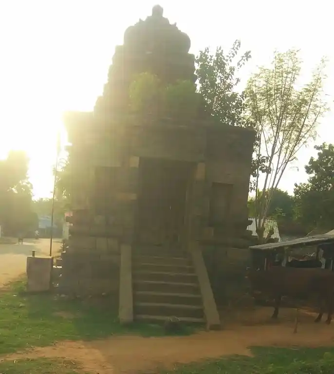 Arulmigu Varatharajaperumal Temple, Sullankudi - 621715 Arulmigu Varatharajaperumal Temple, Sullankudi - 621715, Ariyalur - Ancient Temple Architecture and History Image 2