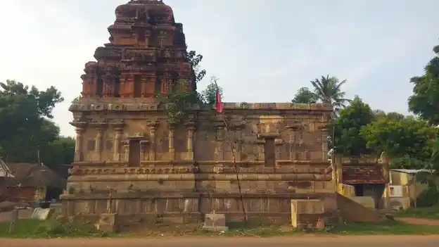Arulmigu Varatharajaperumal Temple, Sullankudi - 621715 Arulmigu Varatharajaperumal Temple, Sullankudi - 621715, Ariyalur - Ancient Temple Architecture and History Image 3