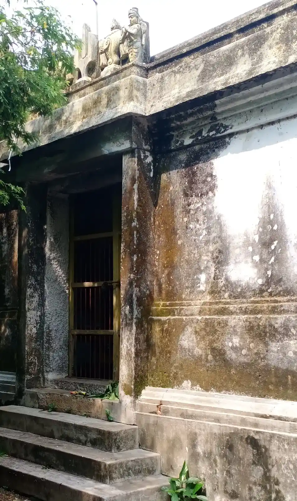 Arulmigu Varatharajaperumal Temple, Thiruvidaikazhi - 609310 அருள்மிகு வரதராஜப்பெருமாள் திருக்கோயில், Thirukalacheri - 609310, Mayiladuthurai - Ancient Temple Architecture and History Image 4