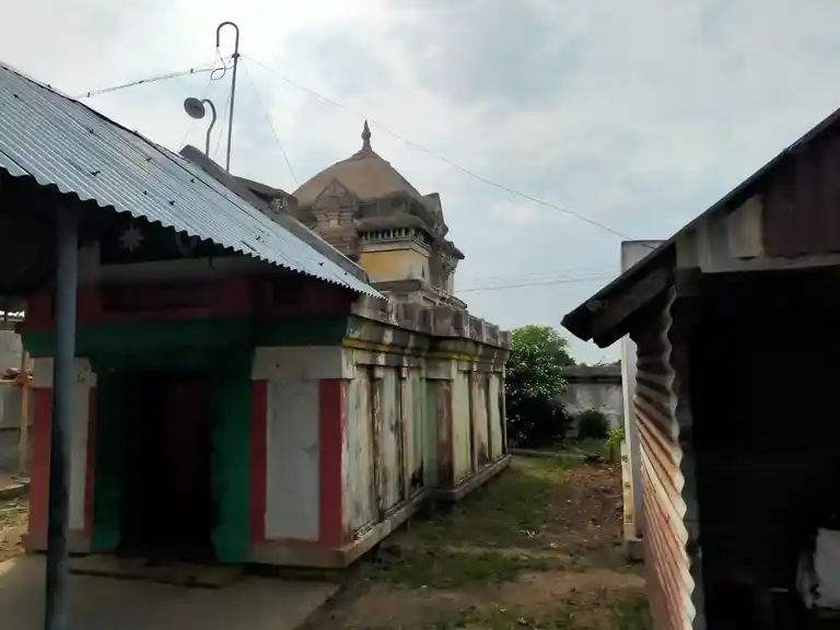 Arulmigu Varatharajaperumal Temple, Thumbalam - 621211 Arulmigu Varatharajaperumal Temple,  - 621211, Thiruchirappalli - Ancient Temple Architecture and History Image 4