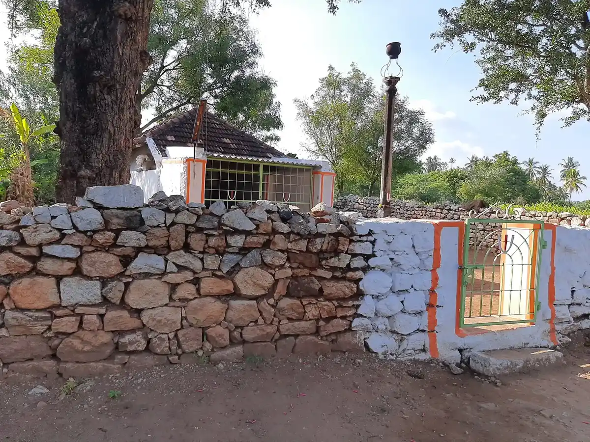 Arulmigu Varatharajaperumal Temple, Valaiayapalayam - 641402 அருள்மிகு வரதராஜப்பெருமாள் திருக்கோயில், Valaiayapalayam - 641402, Coimbatore - Ancient Temple Architecture and History Image 4