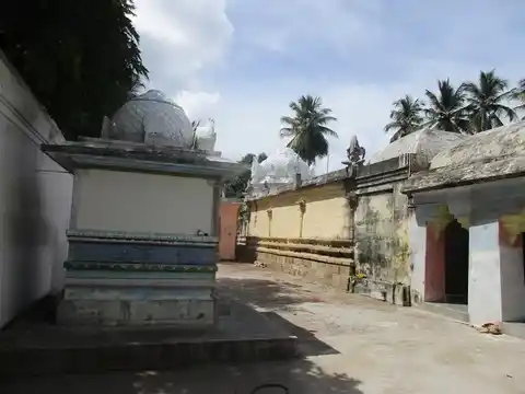 Arulmigu Varatharajaperumal Temple, Valangaiman - 612804 அருள்மிகு வரதராஜபெருமாள் திருக்கோயில், Valangaiman - 612804, Thiruvarur - Ancient Temple Architecture and History Image 4