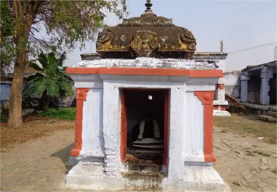 Arulmigu Varatharajaperumal Temple, Vijayamangalam, Perundurai - 638056 அருள்மிகு வரதராஜ பெருமாள் திருக்கோயில், விஜயமங்கலம், பெருந்துறை - 638056, Erode - Ancient Temple Architecture and History Image 6