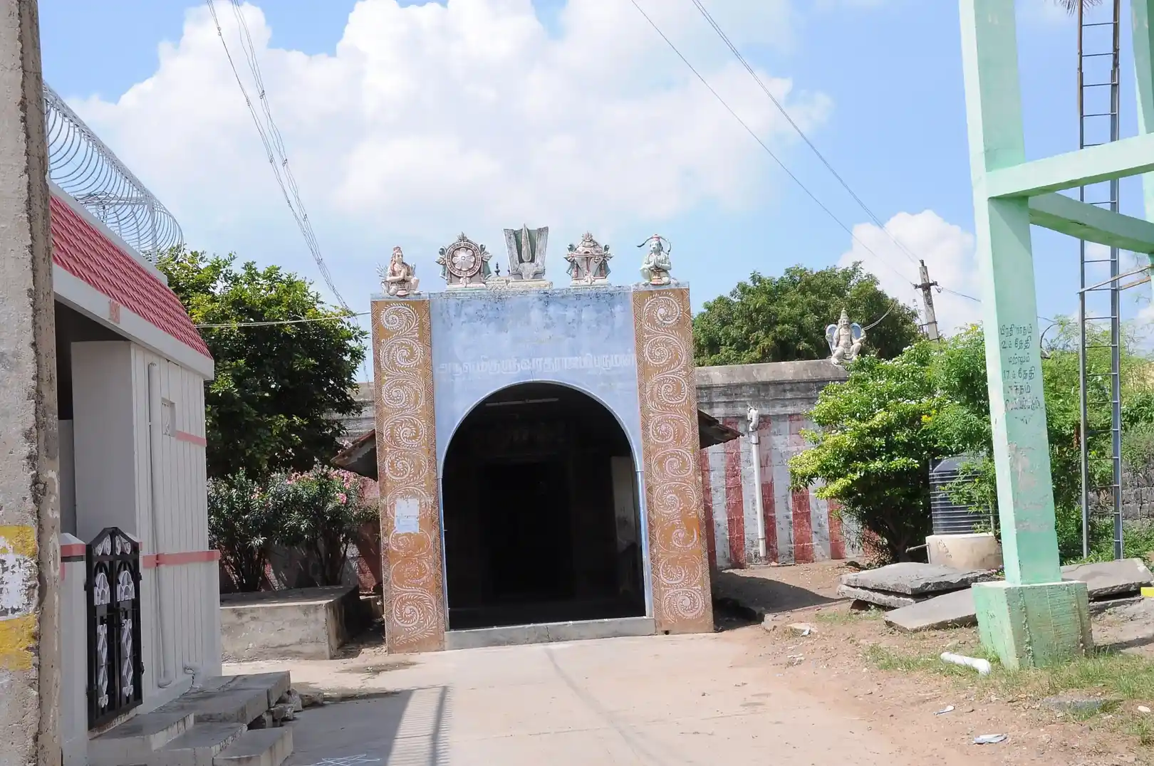 Arulmigu Vardharajaperumal Temple, Neikulam - 621105 Temple