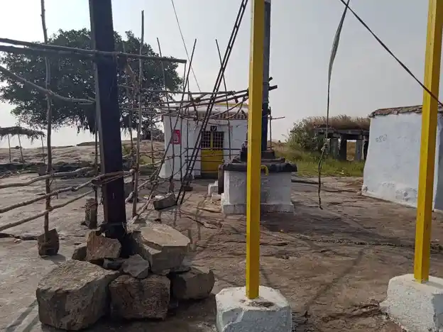 Arulmigu Vathalmalai Thimmaraya Swamy Temple, Nallasenahalli - 635205 அருள்மிகு வத்தல் மலை திம்மராயசாமி திருக்கோயில், Nallasenahalli - 635205, Dharmapuri - Ancient Temple Architecture and History Image 2