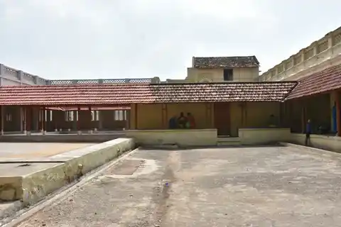 Arulmigu Vazhai Thottathu Ayyan Temple, V. Ayyampalaiyam, Samalapuram - 641663 அருள்மிகு வாழைத்தோட்டத்து அய்யன் திருக்கோயில், வி.அய்யம்பாளையம், வி.அய்யம்பாளையம், சாமளாபுரம், திருப்பூர் - 641663, Tiruppur - Ancient Temple Architecture and History Image 2