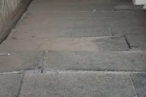 Arulmigu Vazhai Thottathu Ayyan Temple, V. Ayyampalaiyam, Samalapuram - 641663 அருள்மிகு வாழைத்தோட்டத்து அய்யன் திருக்கோயில், வி.அய்யம்பாளையம், வி.அய்யம்பாளையம், சாமளாபுரம், திருப்பூர் - 641663, Tiruppur - Ancient Temple Architecture and History Image 4