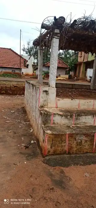 Arulmigu Veattaikaruppar And Muthalamman Temple, Alampatti - 621311 அருள்மிகு வேட்டைக்கருப்பர் மற்றும் முத்தாளம்மன் திருக்கோயில், Alampatti - 621311, Thiruchirappalli - Ancient Temple Architecture and History Image 2