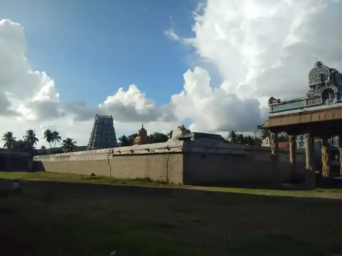 Arulmigu Vedagireeswarar Temple, Thirukkalukkundram - 603109 அருள்மிகு வேதகிரீஸ்வரர் திருக்கோயில், திருக்கழுக்குன்றம் நகர் மற்றும் வட்டம், திருக்கழுக்குன்றம் நகர் மற்றும் வட்டம் - 603109, Chengalpattu - Ancient Temple Architecture and History Image 2