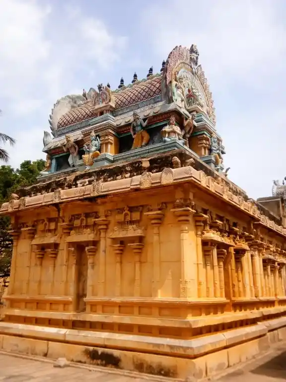 Arulmigu Vedhanarayanaperumal Temple, Thirunarayanapuram, Thirunarayanapuram - 621203 அருள்மிகு வேதநாராயணப்பெருமாள் திருக்கோயில், திருநாராயணபுரம், திருநாராயணபுரம் - 621203, Thiruchirappalli - Ancient Temple Architecture and History Image 2