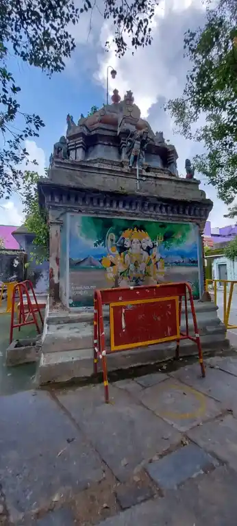 Arulmigu Veera Anjaneyar and Adhikesavaperumal Temple, Arakkonam - 631001 அருள்மிகு வீர ஆஞ்சநேயர் திருக்கோயில், அரக்கோணம் - 631001, Ranipet - Ancient Temple Architecture and History Image 4