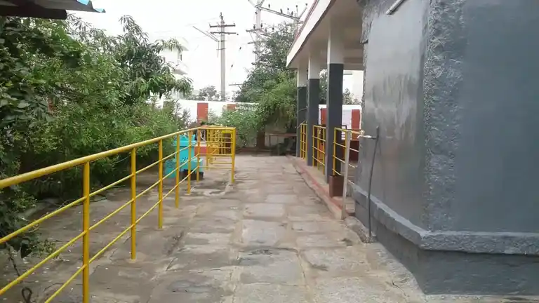 Arulmigu Veera Anjaneyar Temple, Adivaram, Sholinghur - 631001 அருள்மிகு ஆஞ்சநேயர் திருக்கோயில், அடிவாரம், சோளிங்கர் - 631001, Ranipet - Ancient Temple Architecture and History Image 2