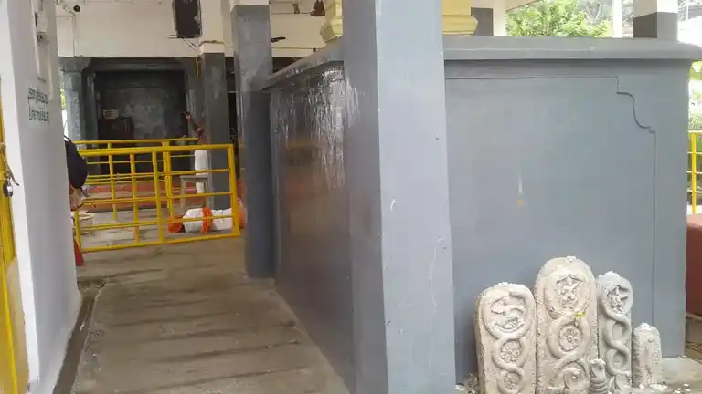 Arulmigu Veera Anjaneyar Temple, Adivaram, Sholinghur - 631001 அருள்மிகு ஆஞ்சநேயர் திருக்கோயில், அடிவாரம், சோளிங்கர் - 631001, Ranipet - Ancient Temple Architecture and History Image 3