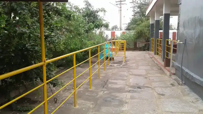 Arulmigu Veera Anjaneyar Temple, Adivaram, Sholinghur - 631001 அருள்மிகு ஆஞ்சநேயர் திருக்கோயில், அடிவாரம், சோளிங்கர் - 631001, Ranipet - Ancient Temple Architecture and History Image 7