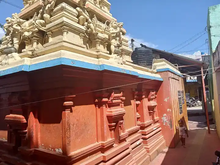 Arulmigu Veera Anjaneyar Temple, Salavanpet, Vellore - 632001 அருள்மிகு வீர ஆஞ்சநேயர் திருக்கோயில், சலவன்பேட்டை, வேலூர் - 632001, Vellore - Ancient Temple Architecture and History Image 2