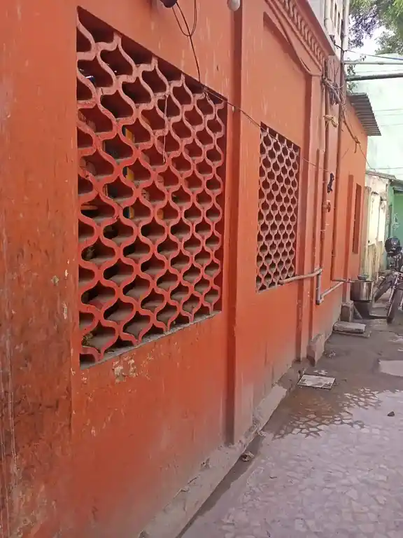 Arulmigu Veera Anjaneyar Temple, Then Vellore - 632001 அருள்மிகு வீர ஆஞ்சநேயர் திருக்கோயில், தென்வேலூர் - 632001, Vellore - Ancient Temple Architecture and History Image 4